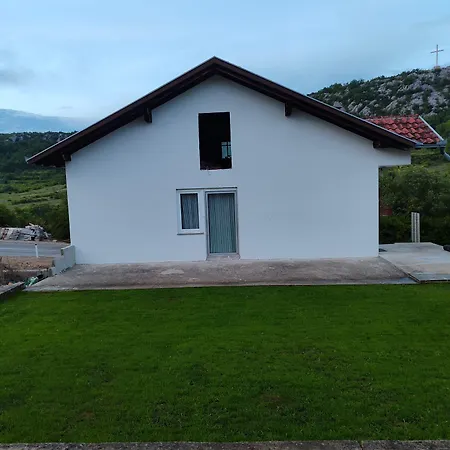 아파트 Kravica